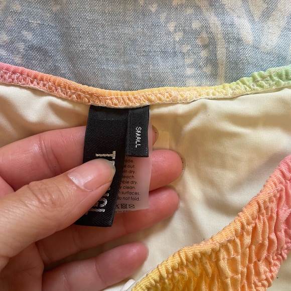 Rainbow crinkle bikini! Xs top small bottom - Picture 2 of 4